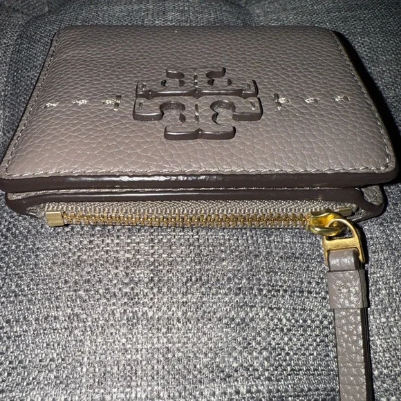 TORY BURCH McGraw Bi-fold wallet in Silver Maple (Grayish/Taupe) - Picture 6 of 10